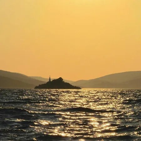 Spira Puovica Apartamento Trogir