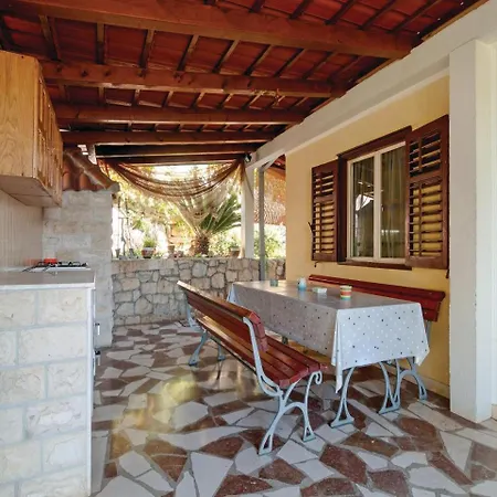 Spira Puovica Apartment *